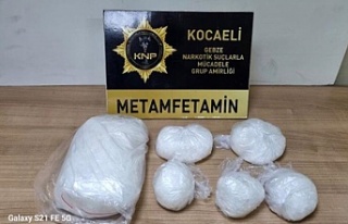 Kocaeli'de durdurulan araçta 1.7 kilo metamfetamin...