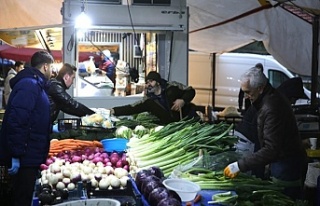 Büyükşehir’den pazarcılara sıcak çorba ikramı