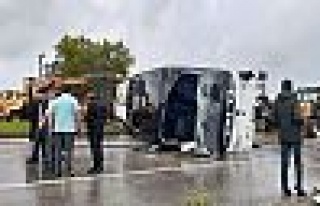 Çanakkale'de yolcu otobüsü devrildi:1 ölü 28...