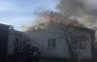 Darıca'da Bir Evin çatısı yandı