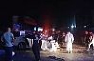 Gebze'de feci kaza !otomobil Tır'ın altına girdi