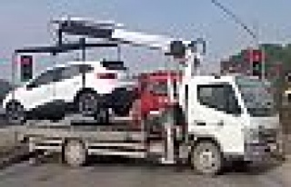 Gebze'de kamyon ve otomobil çarpıştı:2 ağır...