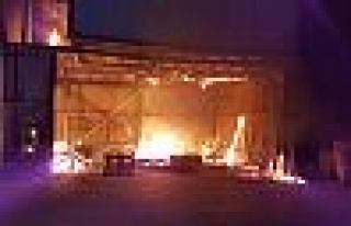 Gebze'de palet imalathanesinde yangın