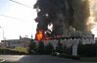 Gebze'de perde fabrikasında çıkan yangın söndürüldü