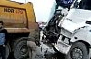  Hafriyat kamyonları kaza yaptı:  2 YARALI