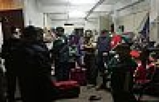 Kocaeli'de 46 kaçak göçmen hurdacı dükkanında...