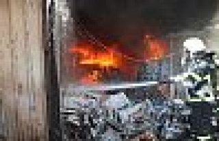  Kocaeli'de depo yangını