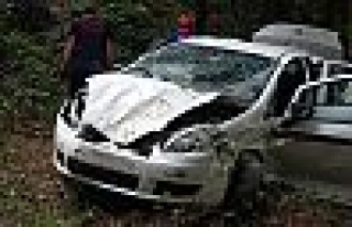Kocaeli'de otomobil ağaçlık alana devrildi: 1 ölü,...