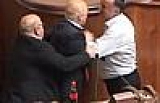 Parlamentoda yumruklu 'soykırım' kavgası