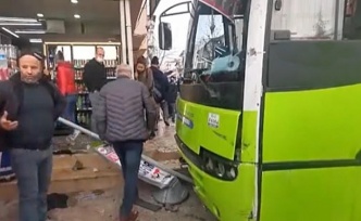 Halk otobüsü durağa daldı ; 1 ölü 2 yaralı