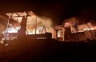 Gebze'de tek katlı ev alev alev yandı