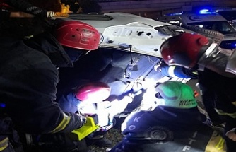 İşçi servisi ile otomobilin karıştığı kazada 14 kişi yaralandı