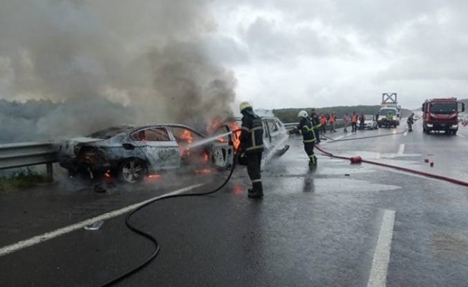 Kuzey Marmara Otoyolu'nda zincirleme kaza; 2 araç yandı 4 yaralı!